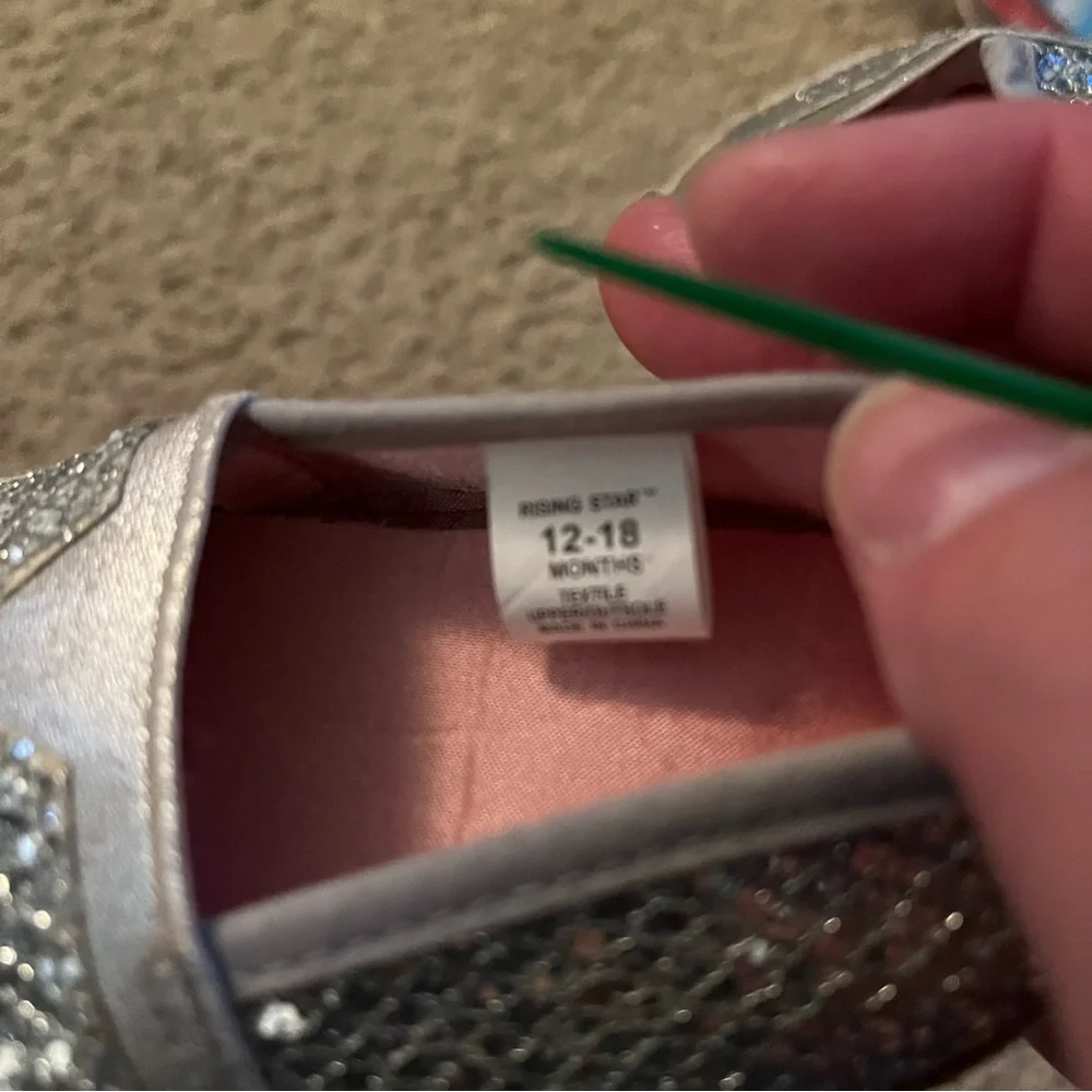 2 for $6 🎉 12-18 months sparkly silver baby shoes